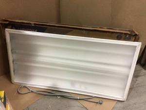 Lithonia Lighting 2GT8 4 32 A12 MVOLT 14 MVISPWS1836LP741 4-Light White Fluores Customer Returns See Pictures