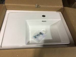 St. Tropez Vessel Sink in Glossy White Customer Returns See Pictures&nbsp
