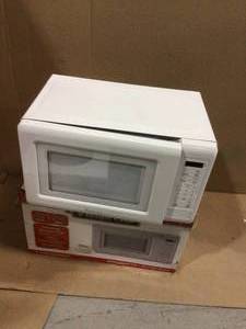 0.7 cu. ft. Countertop Microwave in White by Magic Chef Customer Returns See Pictures&nbsp