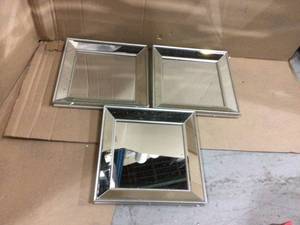 Small Square Champagne Beveled Glass Classic Accent Mirror - Set of 3 (14 in. H x 14 in. W) Customer Returns See Pictures&nbsp