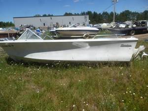 lot 12 image: 1967 Fiber Form 18 Boat