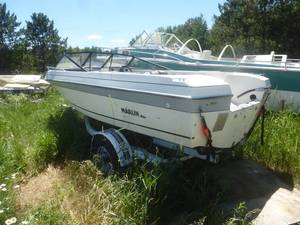 lot 14 image: 1994 Marlin 16 Boat