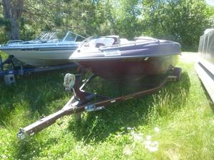 lot 18 image: 2000 Crowline Fiberglass Boat