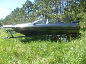 lot 21 image: 1997 Bayliner 19 Boat