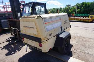 lot 11 image: Ingersoll Rand Doosan 185CFM Tow Behind Air Compressor