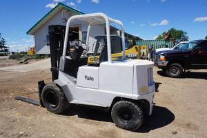 lot 12 image: Yale Model 6PO60LBNSBT086HL 6000 lb Gas Powered Fork Lift