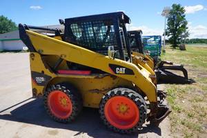 lot 1 image: 2013 Cat 252B Skid Loader Skid Steer