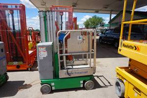 lot 16 image: 2012 Genie GR20 Electric Man Lift