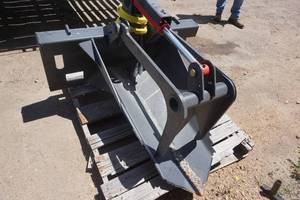 lot 19 image: Brand New Universal Mount Bobcat Skid Loader Skid Steer Stump Grapple Bucket