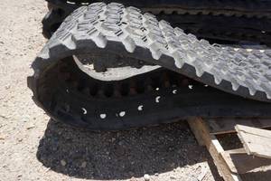 lot 30 image: Single Rubber Bobcat Skid Loader Skid Steer Rubber Track