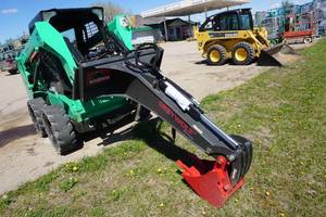 lot 20 image: Brand New Grey Wolf Brand Universal Mount Bobcat Skid Loader Skid Steer Hydraulic Back Hoe Attachment