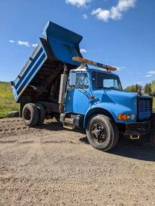 lot 6 image: 1992 International 4900 DT466 Dump Truck