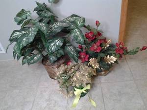 (3) Home Dcor Pieces See Photos...
