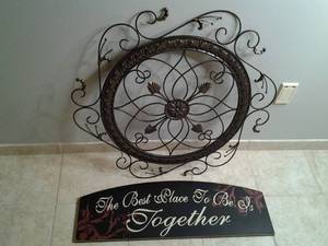 (2) Wall Art Pieces (Round 35.5) (...