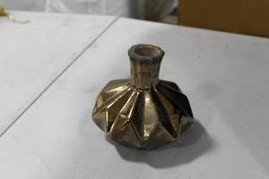 lot 115 image: Lot of (4) Accent Dcor Bud Vases (in box)