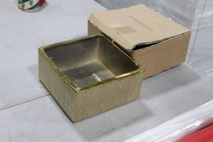 lot 173 image: Vase (in box)