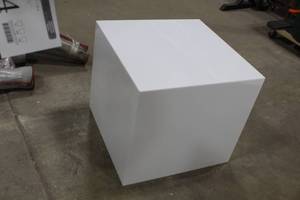 lot 206 image: Acrylic Cube Display