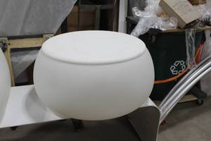 lot 25 image: Plastic Outdoor Coffee Table