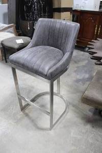 lot 39 image: Leather Chrome Metal Bar Chair