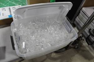 lot 88 image: Lot of Plastic Table Linen Clips (in large bin)