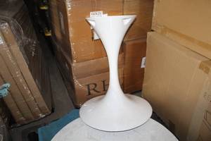 lot 6 image: Tulip Table with White Marble Top