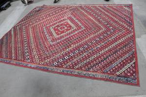 lot 321 image: Area Rug 96Lx76W