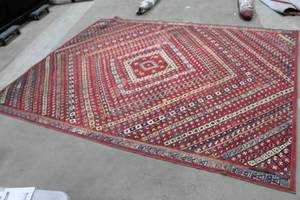 lot 334 image: Area Rug 13Lx10W