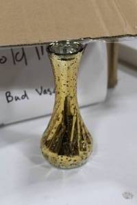 lot 452 image: Lot of (9) Bud Vases (in box)