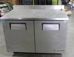 lot 5 image: Fridge Prep Table
