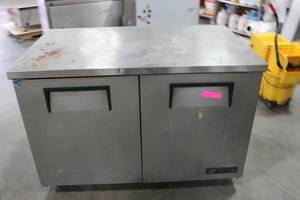 lot 7 image: Fridge Prep Table