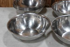 lot 137 image: Salad Mixing Bowl 13 12 Diameter Lot Of 5 Bowls