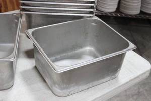 lot 139 image: Steam Table 12 Size Pans Lot Of 4