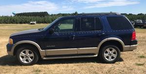 lot 4 image: 2005 Ford Explorer Eddie Bauer 4X4