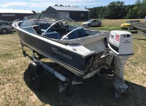 lot 2 image: 1977 16 Crestliner w Spartan Trailer