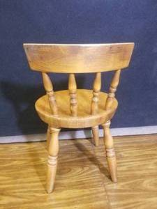 lot 35 image: Fantastic Antique Round Cottage Chair