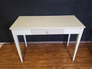 lot 82 image: Lovely White Desk Table