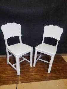 lot 72 image: Cute White Paddleback Side Chairs