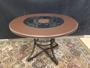 lot 10 image: Chic Cafe Table and Chairs Set