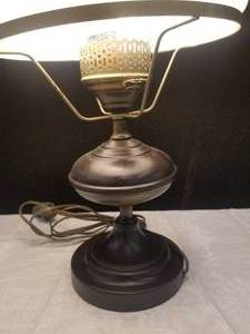 lot 23 image: Amazing Vintage Bloom Shade Table Lamp
