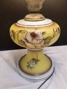 lot 22 image: Glowing Vintage Hand Painted Milk Glass Painted Lamp