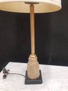 lot 162 image: Lovely Tassle neck Table Lamp