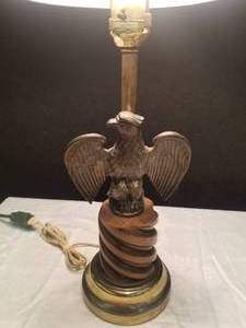 lot 152 image: Amazing Carved Eagle Table Lamp