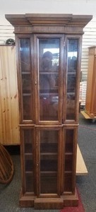 lot 49 image: Lovely Vintage Oak Curio Cabinet