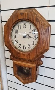 lot 97 image: Lovely Vintage Quarz Wall Clock by Howard Miller