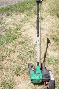 lot 13 image: Lawn edger
