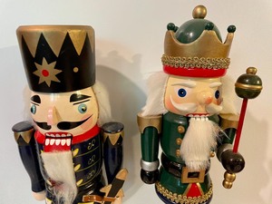 lot 6 image: 2 Fabulous Nutcrackers