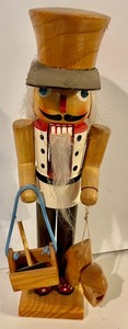 lot 22 image: 3 Extraordinary Nutcrackers