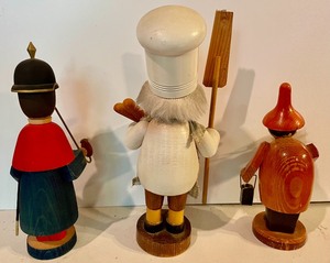 lot 25 image: 3 Wooden Smokers