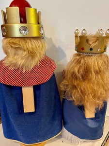 lot 44 image: Steinbach Tales of Sherwood Forest King Richard and Queen Guinevere Nutcrackers