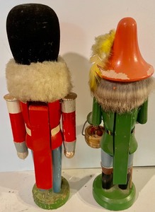 lot 101 image: 2 Erzgebirge Nutcrackers